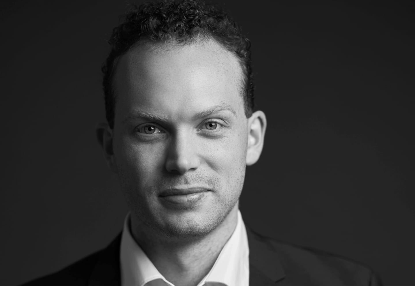 Black a white portrait image of Sam Klingner